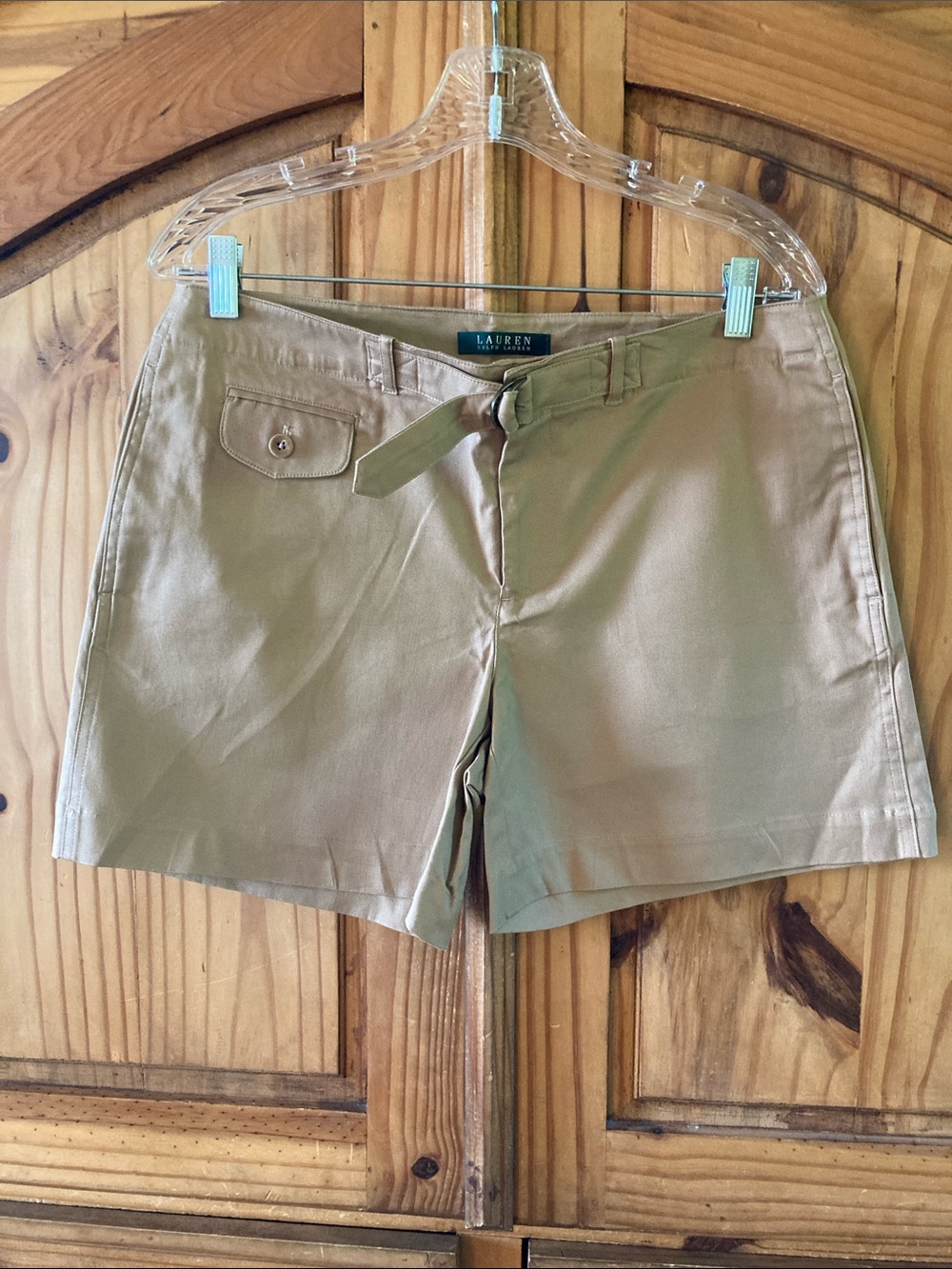 Women’s Lauren Ralph Lauren tan khaki cute belted shorts size 8